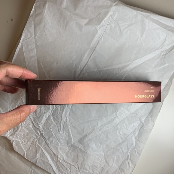 Hourglass No 1 Powder Brush - Picture 2 of 10